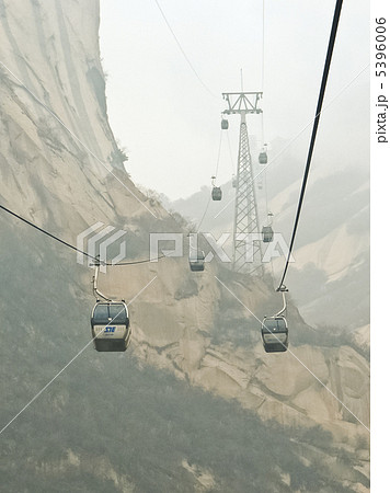 中国 崋山のロープウェイ 5396006
