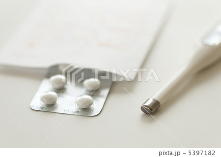 薬と体温計 5397182