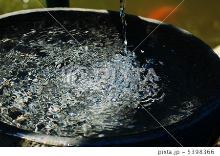清水のたまる水瓶 清水のたまる水瓶 5398366