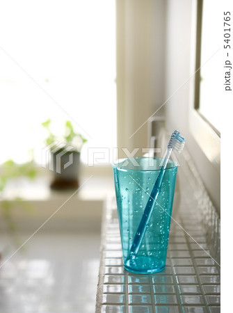 洗面所の歯ブラシ 5401765