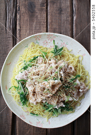 水菜と豚肉の冷しゃぶラーメン　冷やしラーメン 5402558