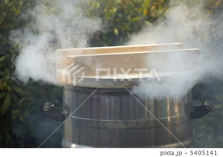 餅米を蒸す 餅米を蒸す 5405141