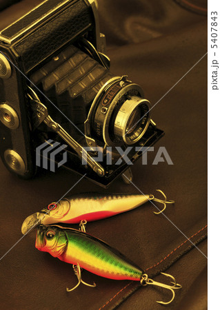 クラシックカメラとルアー 5407843