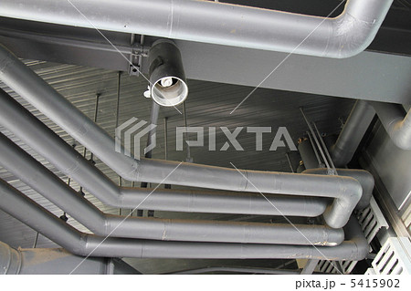 天井に設置されたダクト 天井に設置されたダクト 5415902
