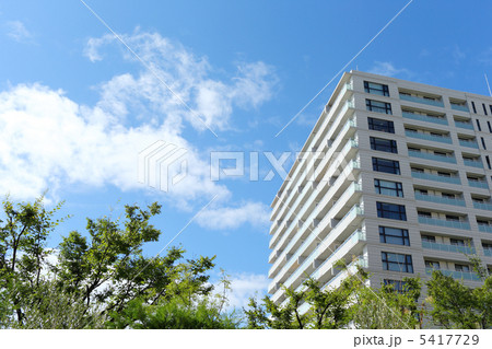 マンションと青空 マンションと青空 5417729