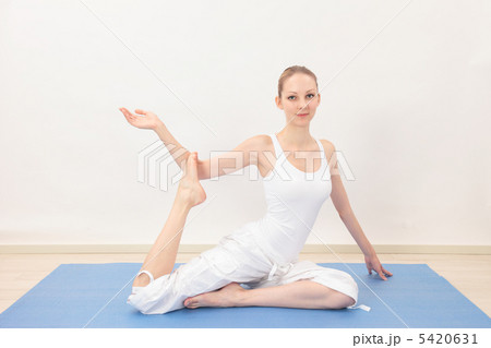 ヨガ 5420631