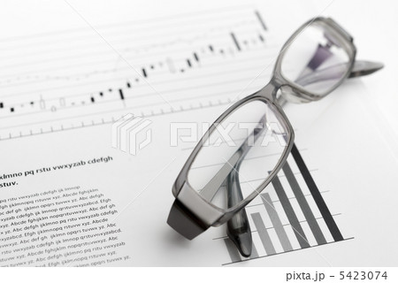 眼鏡と資料 眼鏡と資料 5423074