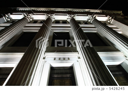 ライトアップされた三井本館 5426245