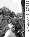 夏休み　男の子　元気　モノトーン 5427485