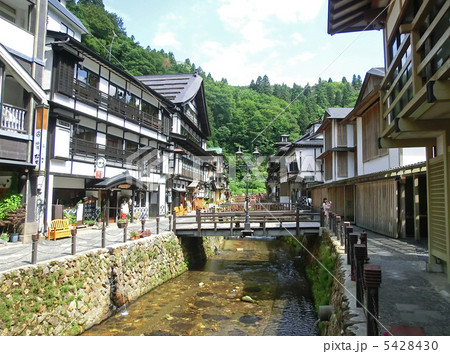 銀山温泉の昭和館（山形県尾花沢市） 5428430