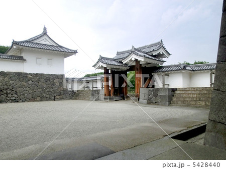 霞城（山形城）の二の丸東大手門の高麗門（内側） 5428440