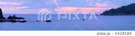 朝焼けの海　パノラマ　弓ヶ浜（ゆみがはま）　静岡県 Sunrise on the Sea 5428589