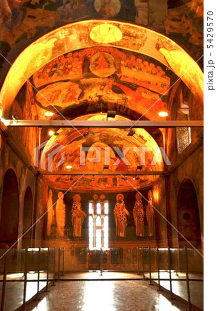 アダムとイヴの救済を描いたカーリエ博物館のフレスコ画 5429570