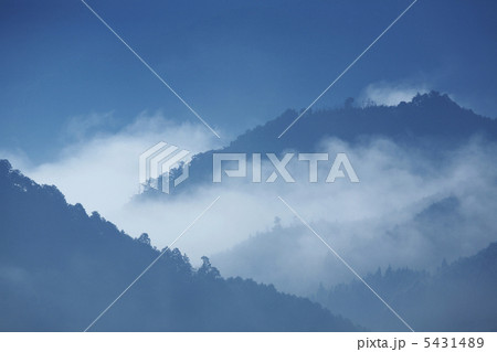 朝もやの大和路 5431489