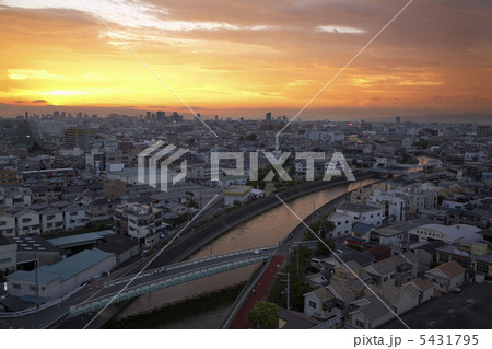 夕暮れの町 5431795