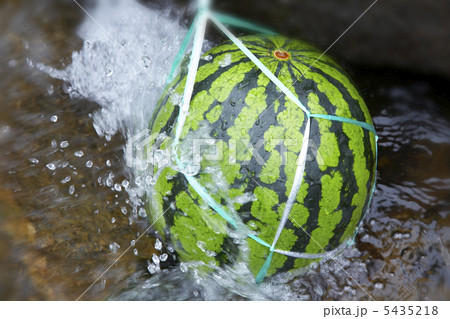 スイカを冷やす 5435218