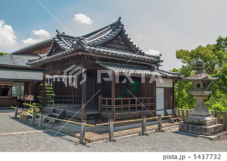 阿智神社　神楽殿と能舞台 5437732