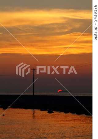 三国湊サンセットビーチの夕日と夕焼け 三国湊サンセットビーチの夕日と夕焼け 5439136