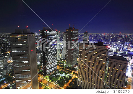 新宿超高層ビル群の夜景の写真素材