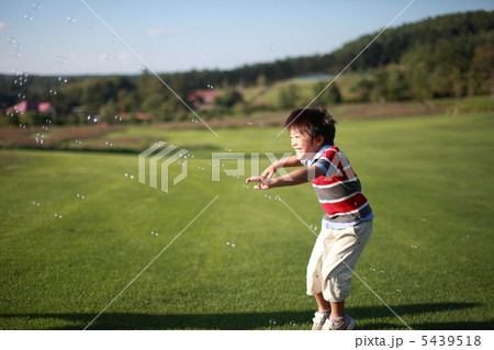 公園　男の子 5439518
