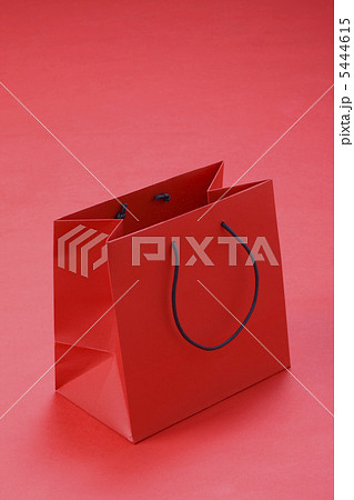 赤いペーパバック 5444615