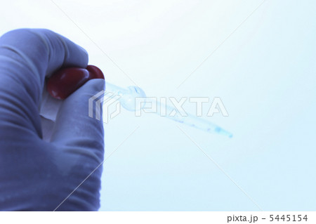 スポイドと手 スポイドと手 5445154