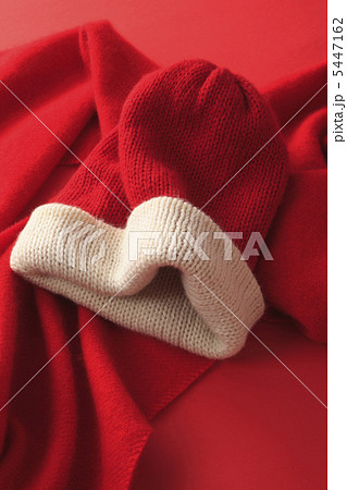 赤いマフラーと帽子 赤いマフラーと帽子 5447162