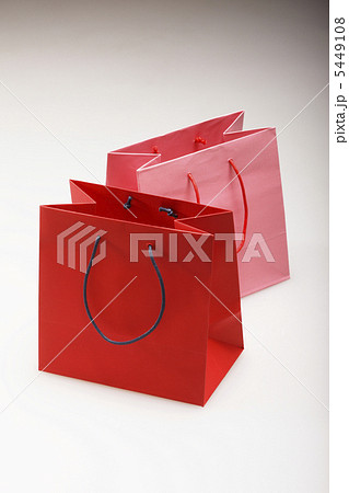 赤とピンクのペーパバック 5449108