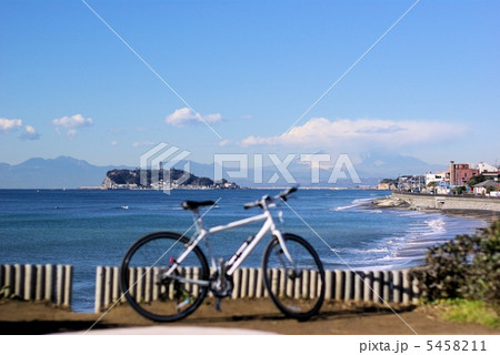 稲村ヶ崎から望む江の島 稲村ヶ崎から望む江の島 5458211