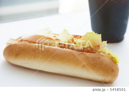 おいしいホットドックとアイスコーヒー 5458501