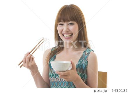 食事をする女性 食事をする女性 5459185