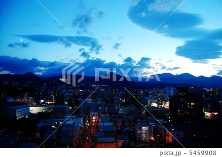 札幌三角山とマジックアワー 5459908