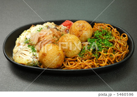 おいしいお好み焼きとタコ焼き、焼そばセット おいしいお好み焼きとタコ焼き、焼そばセット 5460596