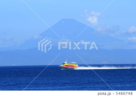 大島に向うジェット船 5460748