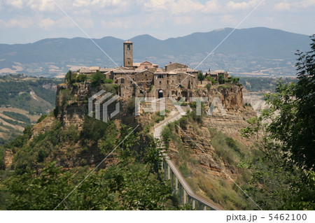 チヴィタ・ディ・バーニョレージョ　  死にゆく街　イタリア　 5462100