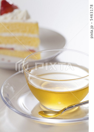 ジャスミンティーとショートケーキ ジャスミンティーとショートケーキ 5463178