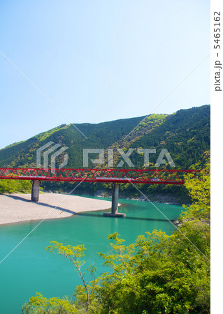 四万十川と赤鉄橋 5465162