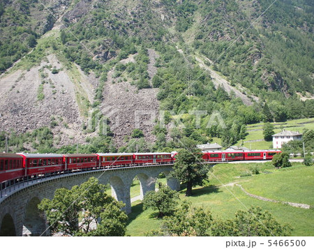 ベルニナ特急のループ橋 ベルニナ特急のループ橋 5466500