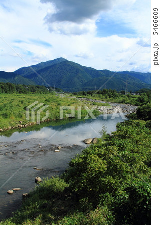奥越から眺める荒島岳の風景 奥越から眺める荒島岳の風景 5466609