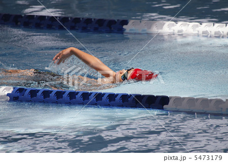 背泳ぎ 5473179