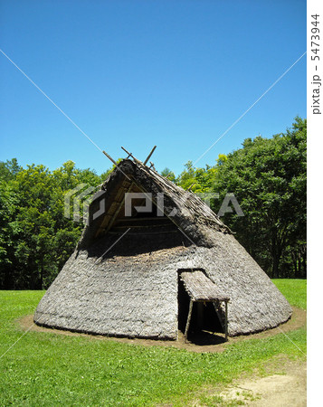 与助尾根遺跡の竪穴式住居  5473944