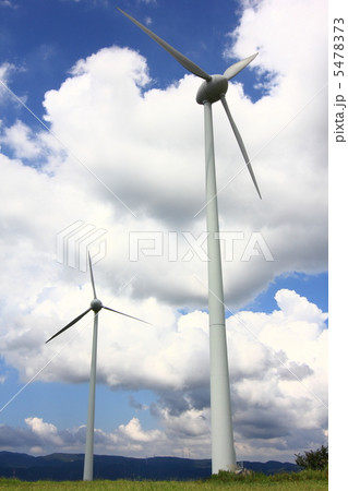 富山県小矢部市稲葉山牧場の風力発電 5478373