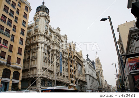 スペイン　マドリードの街並み　グランビア通り 5480431