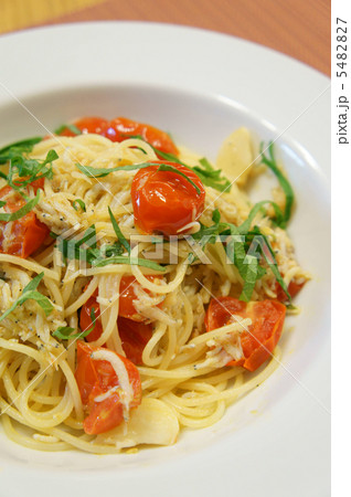 釜揚げしらす、ミニトマトと青紫蘇のスパゲティ 5482827