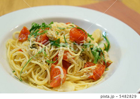 釜揚げしらす、ミニトマトと青紫蘇のスパゲティ 5482829