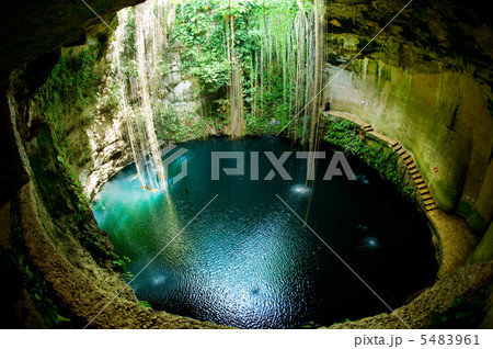 Ik-Kil Cenote, Chichen Itza, Mexico Ik-Kil Cenote, Chichen Itza, Mexico 5483961