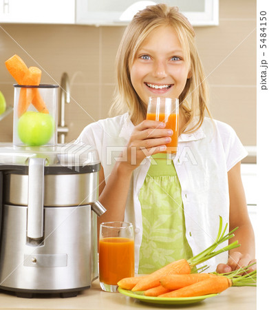 Happy Girl drinking fresh carrot and apple juice. Juice Extracto 5484150