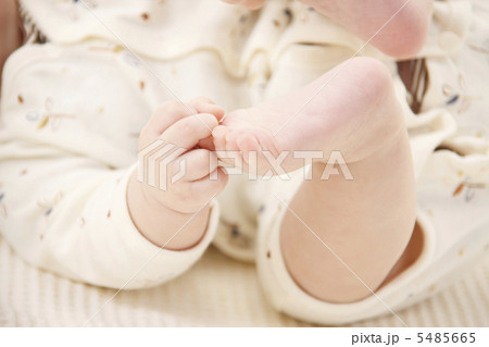 赤ちゃんの足 5485665