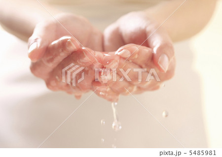 手と水 5485981