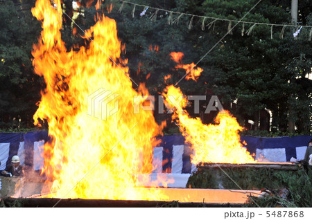 京都 伏見稲荷大社 火焚祭 京都 伏見稲荷大社 火焚祭 5487868